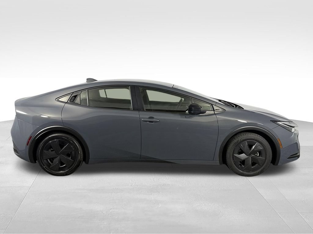 Used 2025 Toyota Prius LE FWD image 5