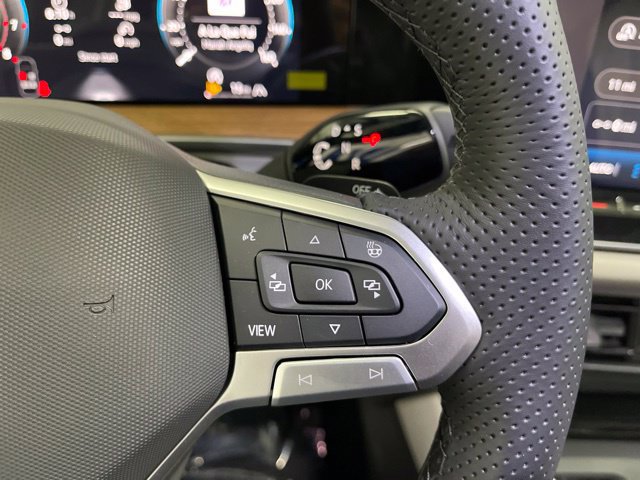 New 2026 Volkswagen Tiguan SEL R-Line AWD/4WD image 17