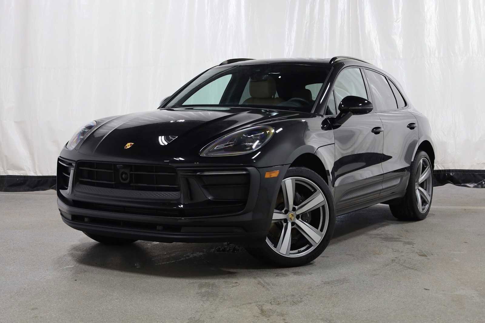 Certified 2024 Porsche Macan AWD/4WD image 1