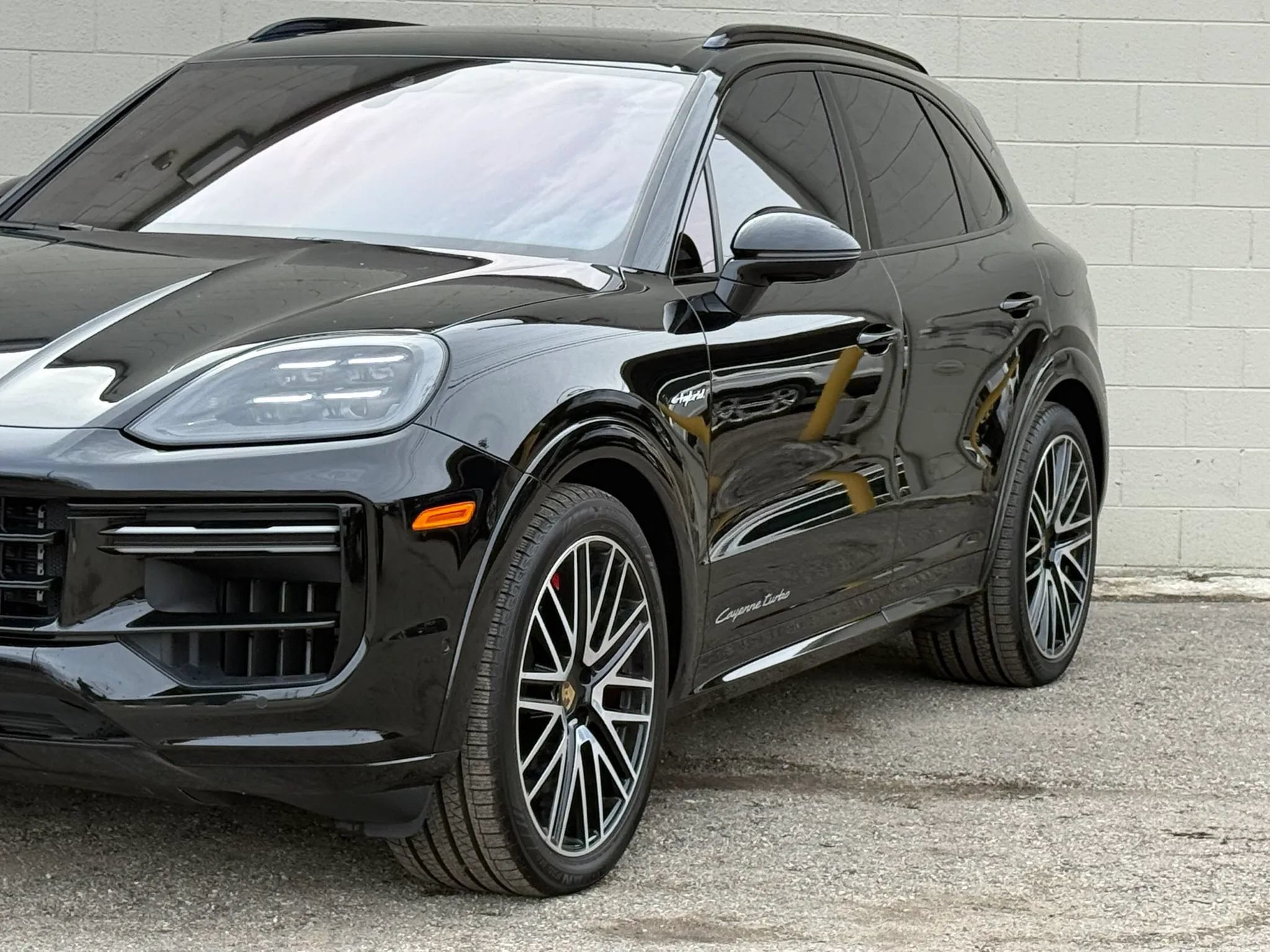 Used 2024 Porsche Cayenne Turbo AWD/4WD image 4