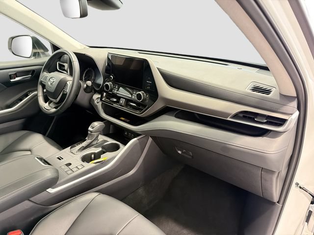 Certified 2025 Toyota Highlander XLE FWD image 25