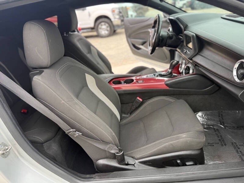 Used 2019 Chevrolet Camaro LT RWD image 19