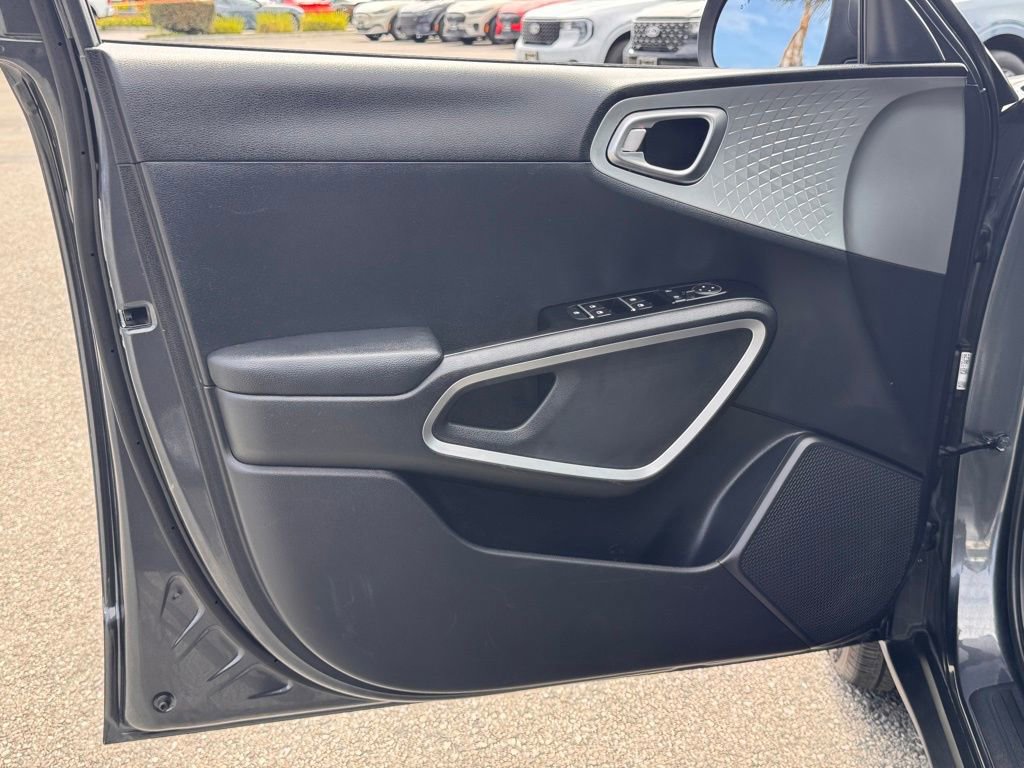 Used 2023 Kia Soul LX w/ Option Group 015 FWD image 15