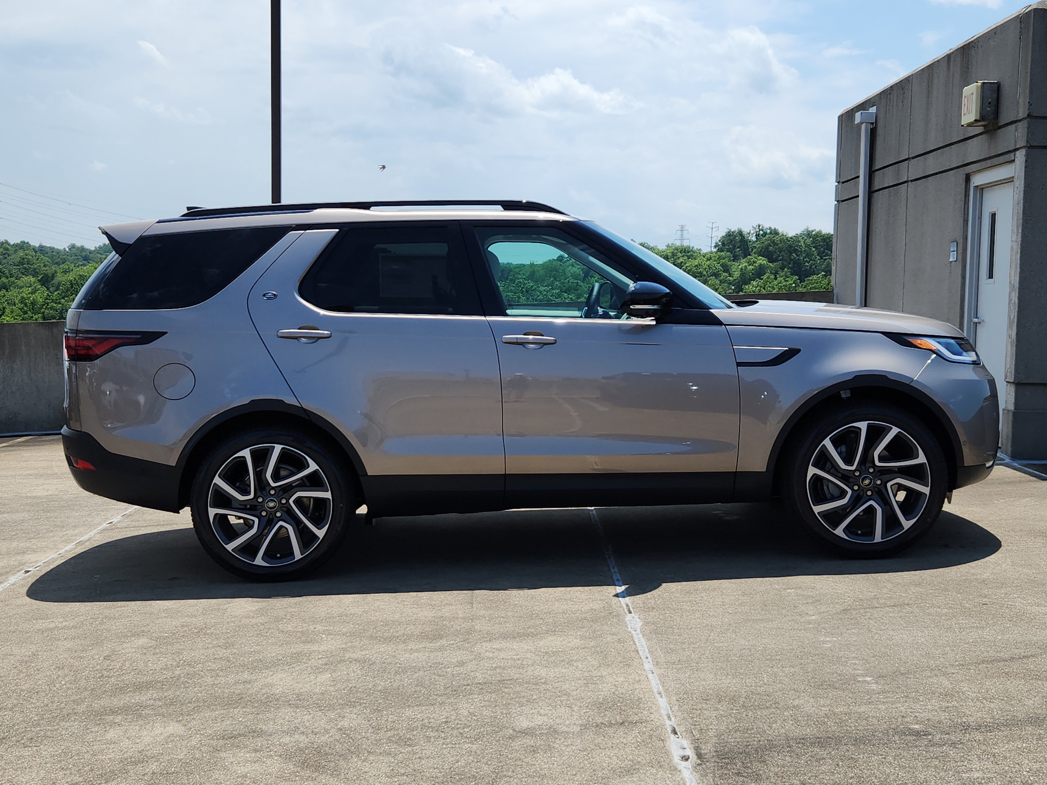 New 2025 Land Rover Discovery S image 11