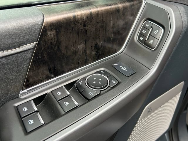 Used 2025 Ford F350 Lariat w/ Black Appearance Package AWD/4WD image 38