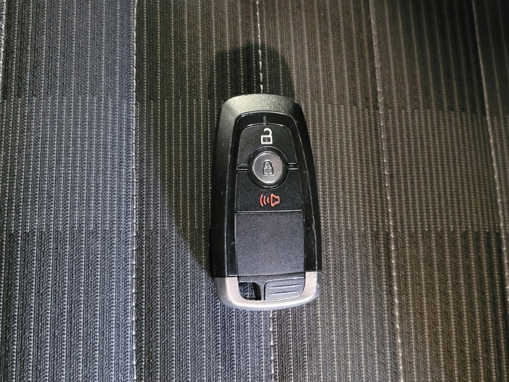 Used 2018 Ford Edge SEL image 32