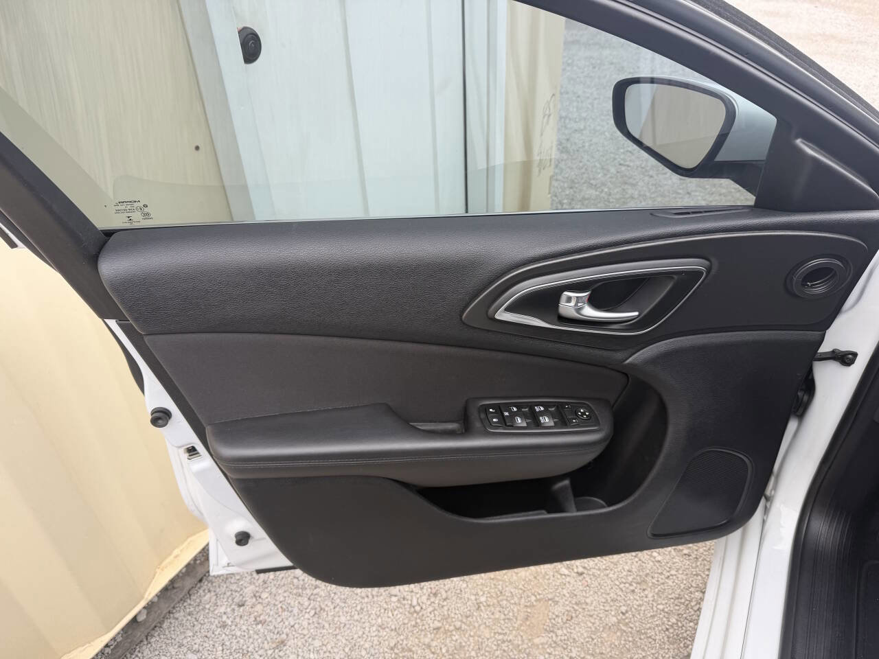 Used 2016 Chrysler 200 Limited image 9