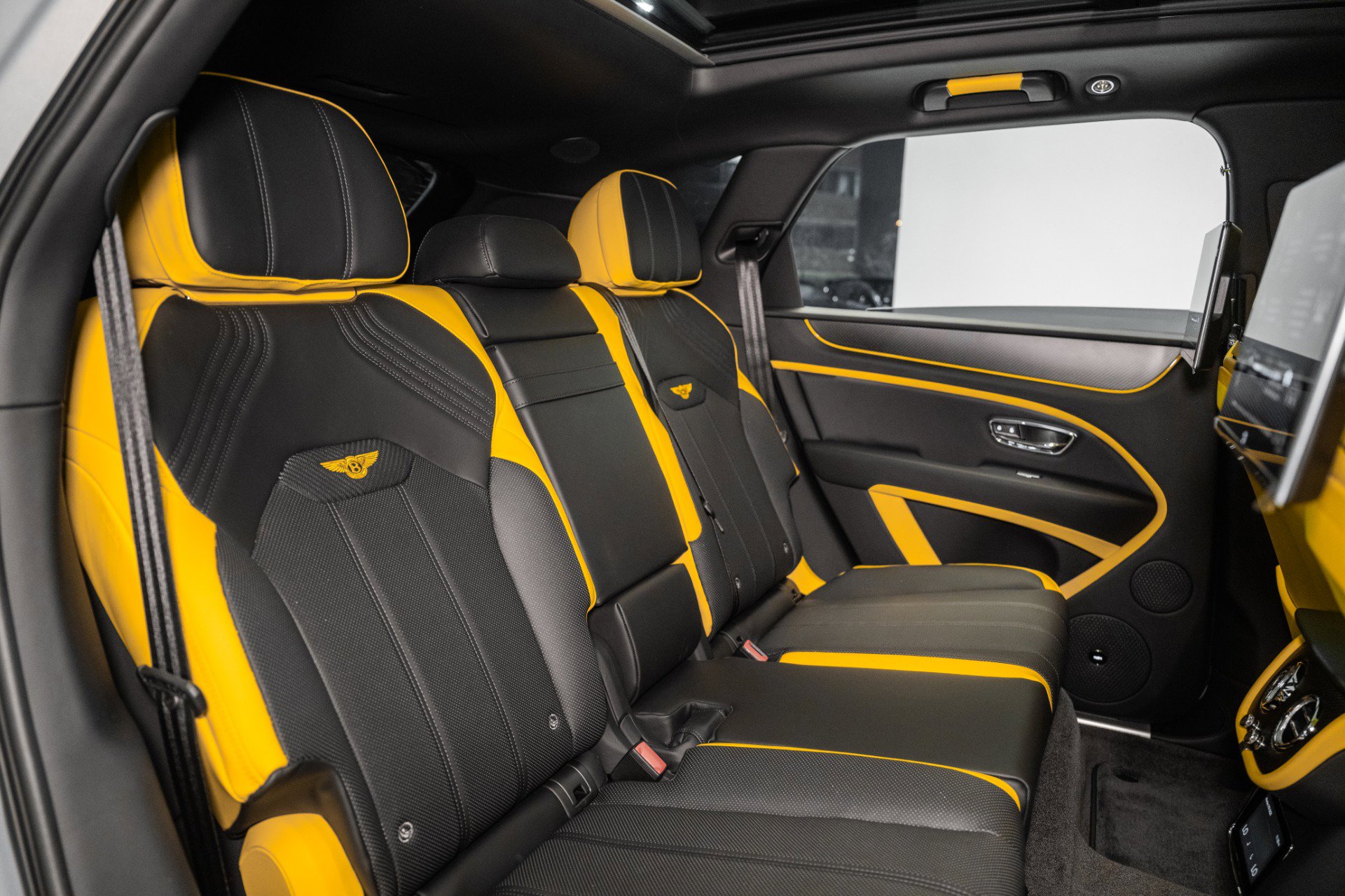 New 2025 Bentley Bentayga image 31