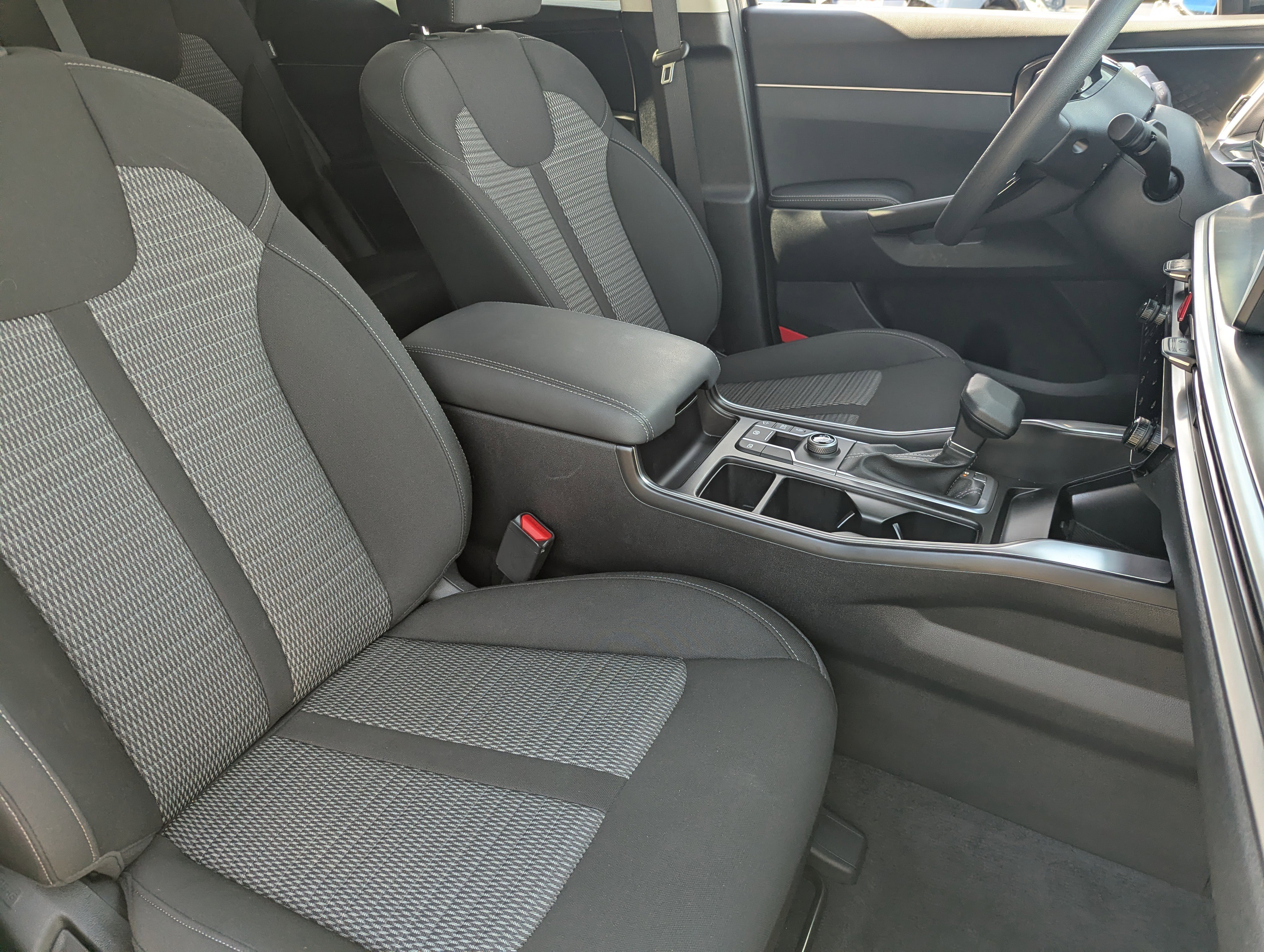 Certified 2025 Kia Sorento LX image 8