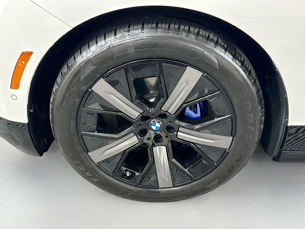 Used 2025 BMW iX xDrive50 image 31