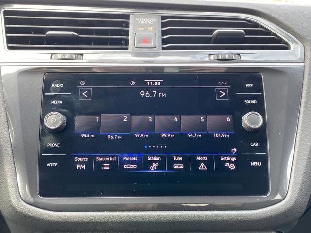 Used 2021 Volkswagen Tiguan SE image 15