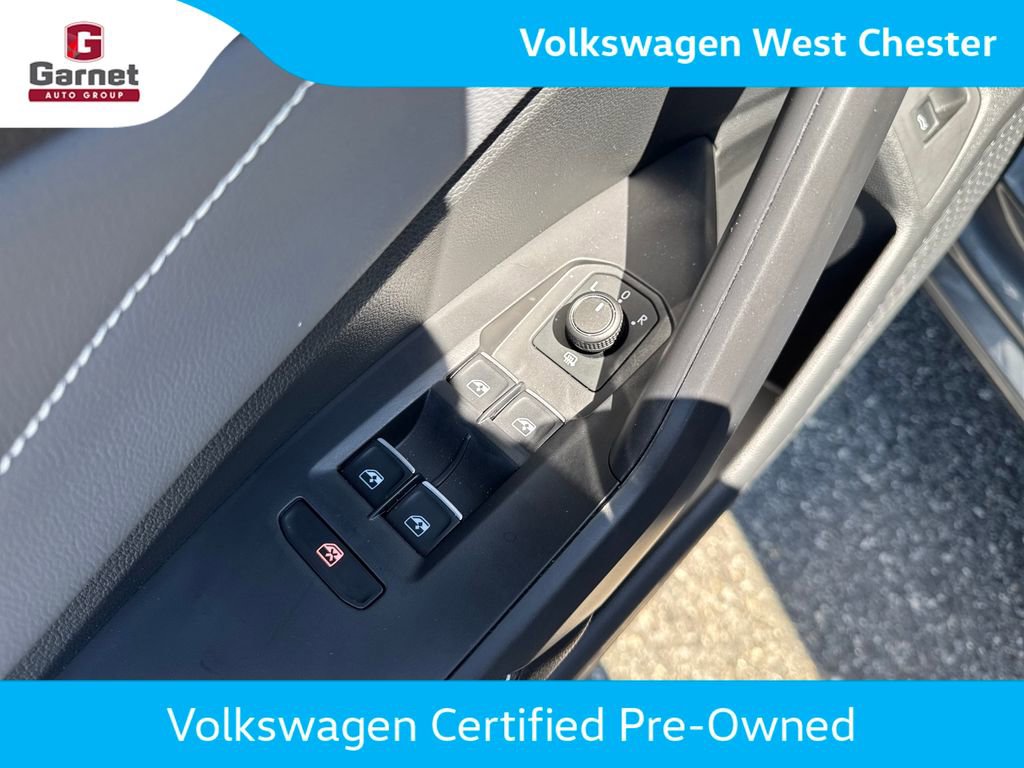 Used 2025 Volkswagen Jetta SEL FWD image 12