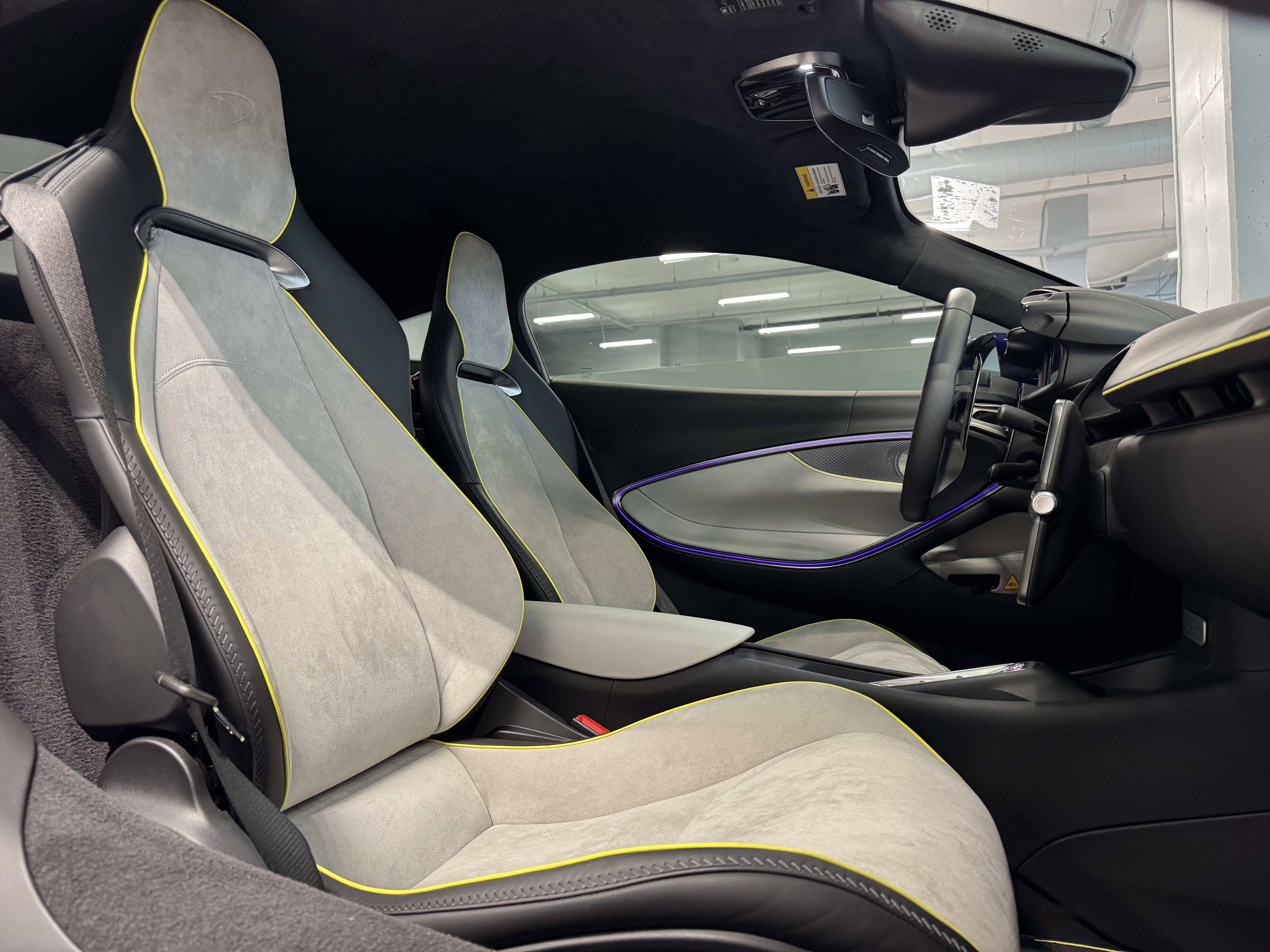 Used 2023 McLaren Artura image 14