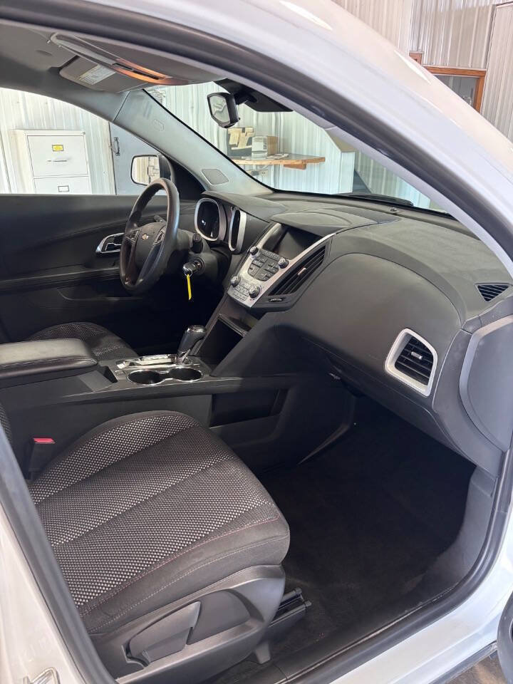 Used 2017 Chevrolet Equinox LS AWD/4WD image 6