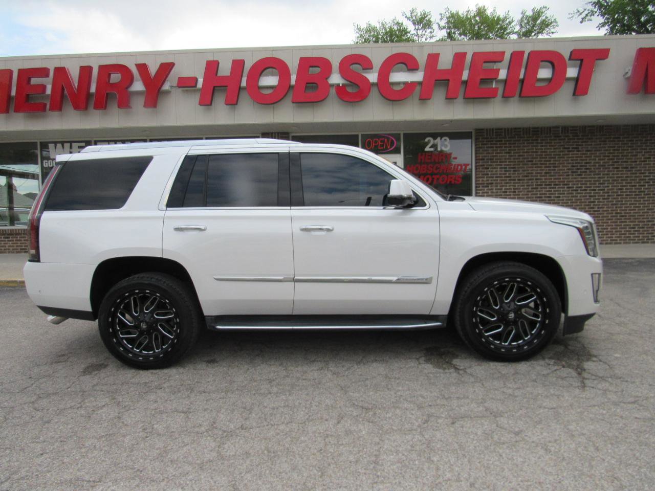 Used 2017 Cadillac Escalade Luxury AWD/4WD image 9