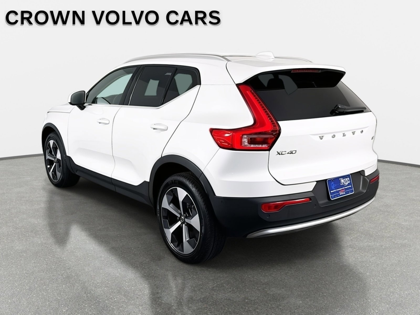 Used 2023 Volvo XC40 B4 Plus w/ Driver Assist Package image 8