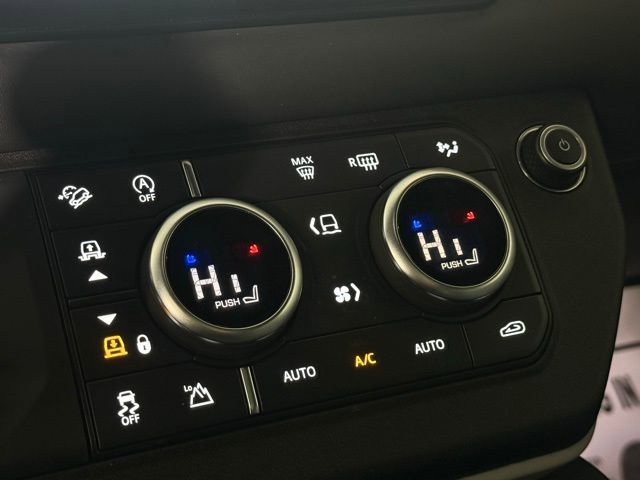 Used 2023 Land Rover Defender 130 X-Dynamic SE image 36