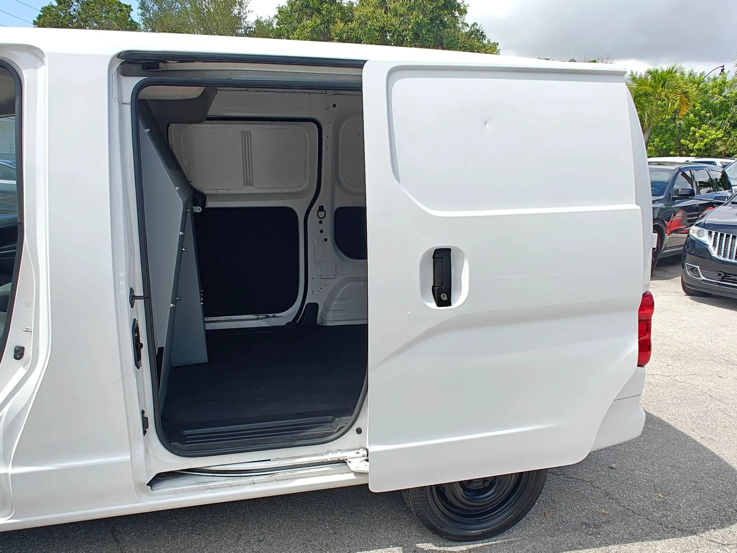 Used 2020 Nissan NV200 SV w/ Back Door Glass Package FWD image 12