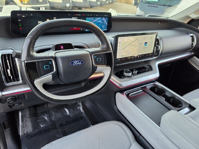 Used 2025 Ford Expedition Max Platinum w/ Driver's Package AWD/4WD image 11