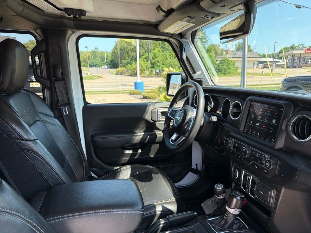 Used 2023 Jeep Wrangler Unlimited Sahara AWD/4WD image 11