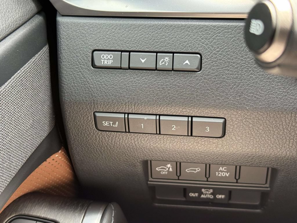 Used 2025 Lexus GX 550 w/ Accessory Package (Z1) AWD/4WD image 23