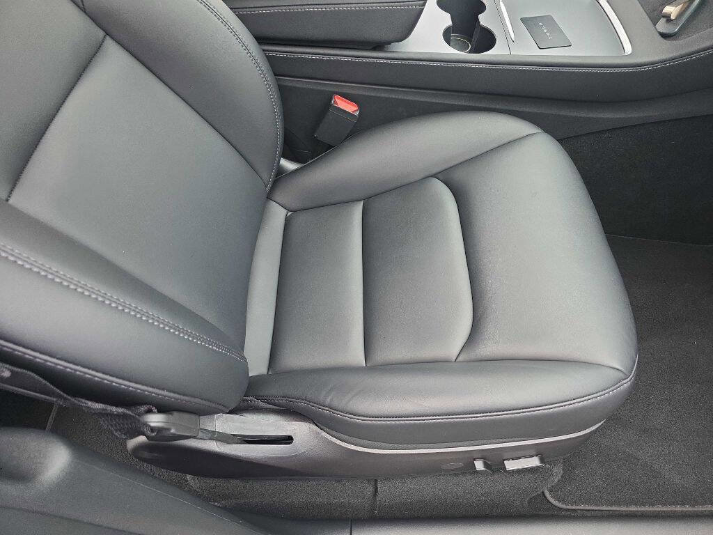 Used 2022 Tesla Model Y Performance image 18