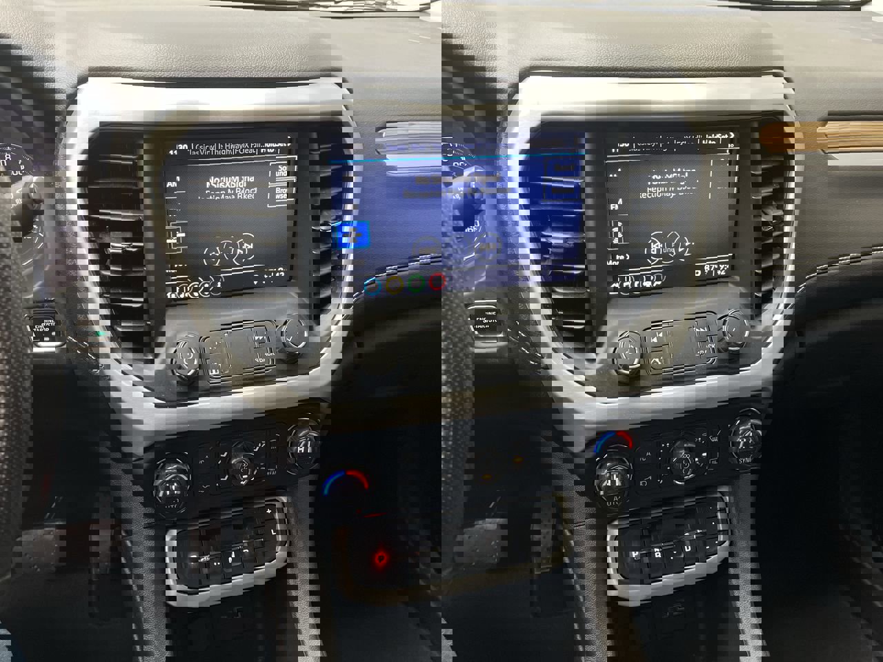 Certified 2021 GMC Acadia SLE w/ Driver Convenience Package image 18