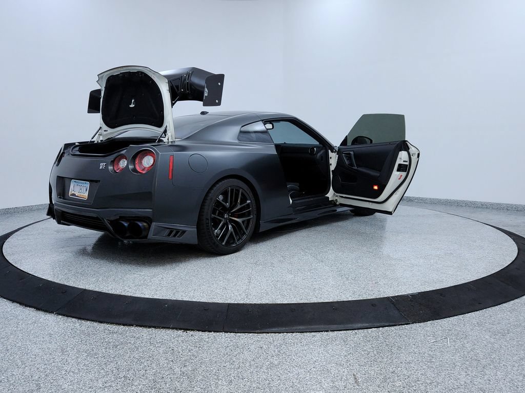 Used 2019 Nissan GT-R AWD/4WD image 23
