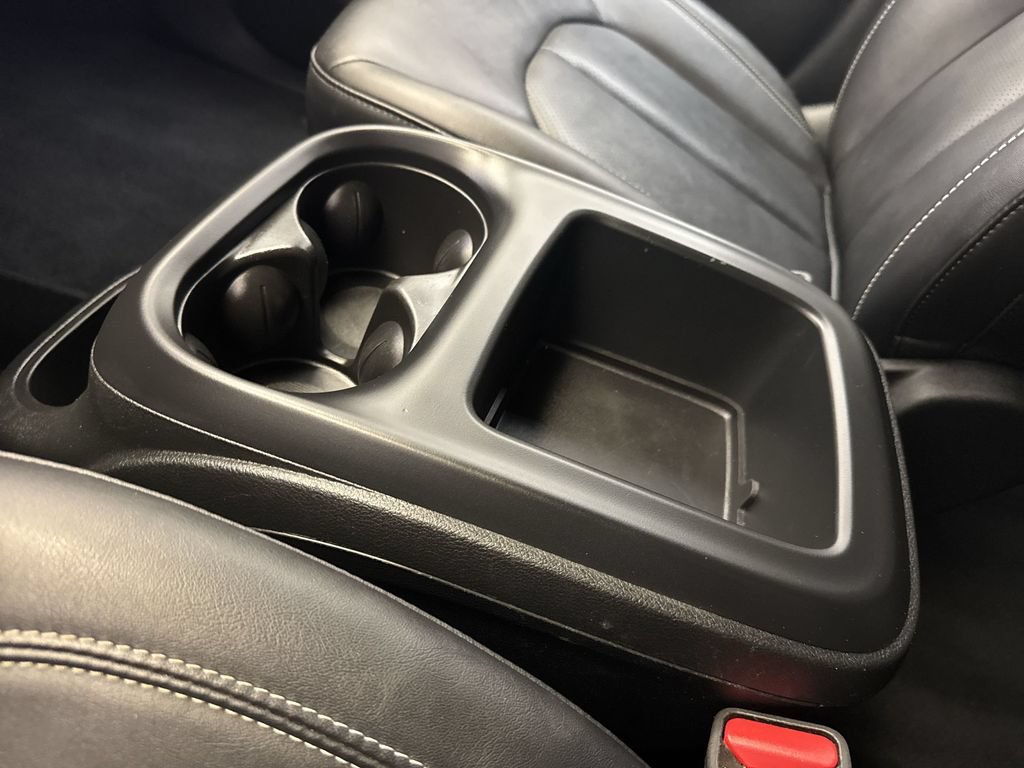 Used 2025 Chrysler Pacifica Select FWD image 20