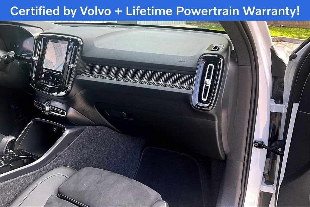 Used 2025 Volvo XC40 B5 Plus AWD/4WD image 21