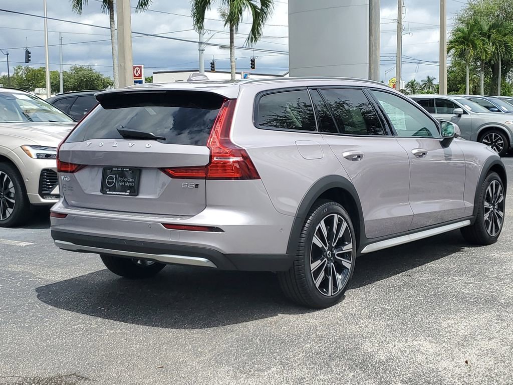 New 2026 Volvo V60 B5 Cross Country Ultra w/ Protection Package Premier image 6