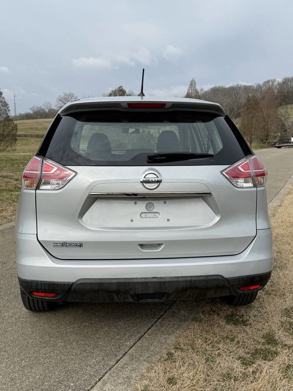 Used 2015 Nissan Rogue S image 4