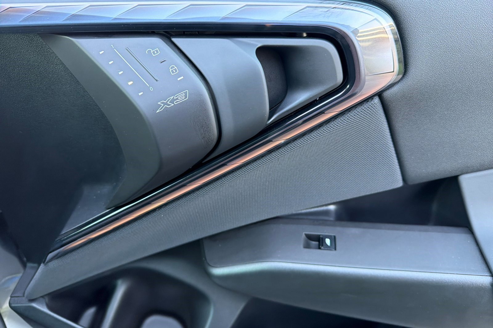 Used 2025 BMW X3 xDrive30i w/ Convenience Package image 21