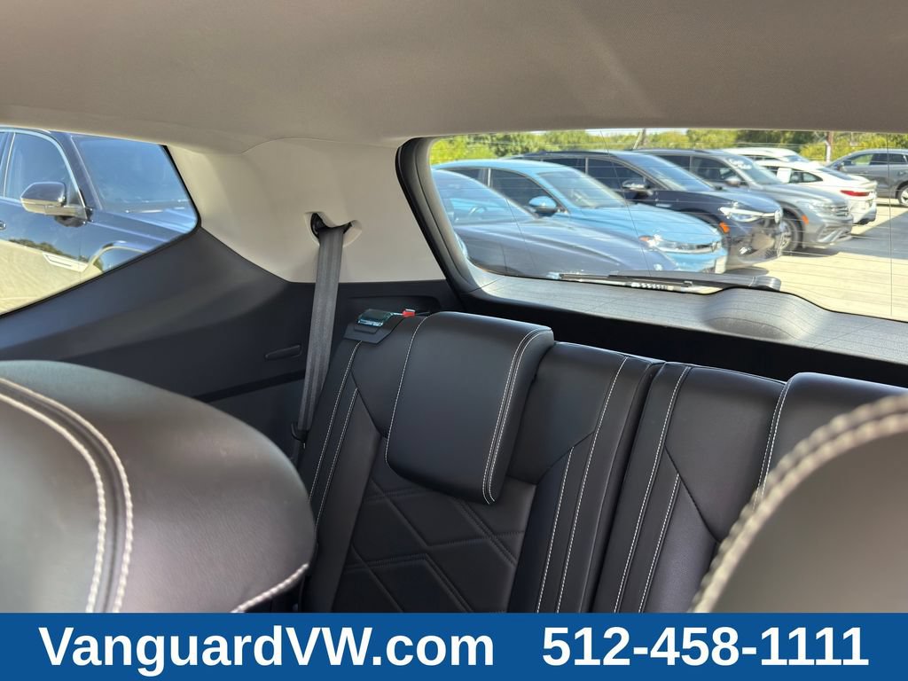 Used 2024 Volkswagen Atlas SE w/ Black Wheel Package FWD image 31
