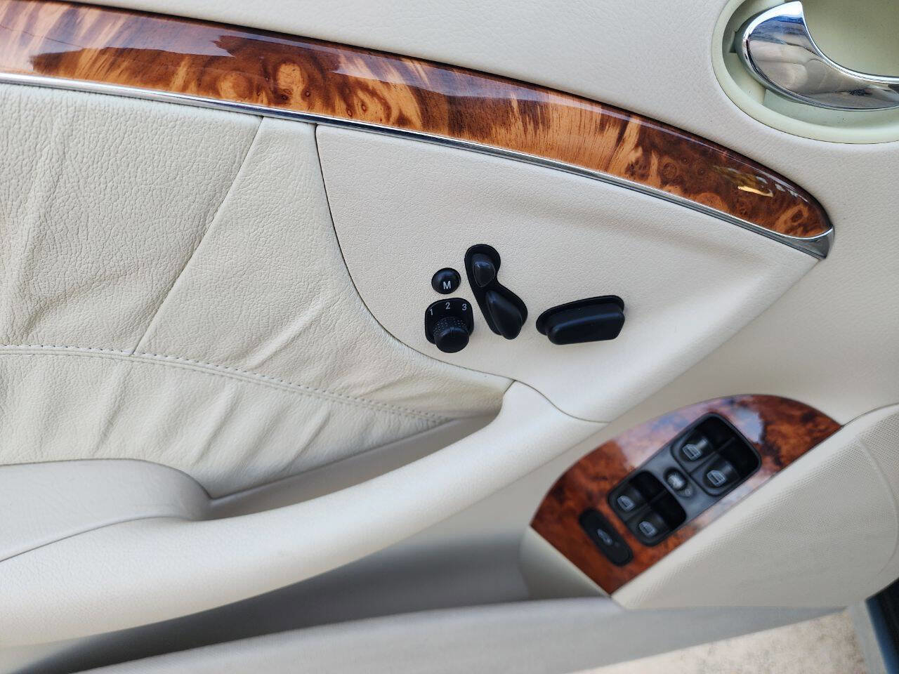 Used 2005 Mercedes-Benz CLK 320 Coupe image 36