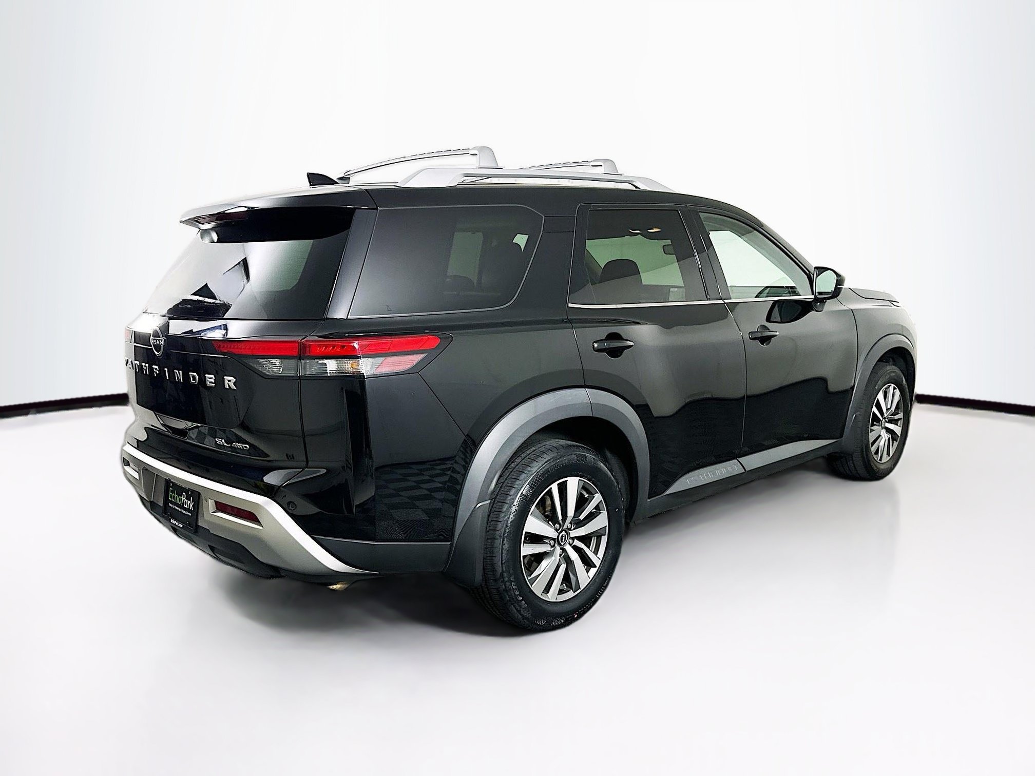 Used 2023 Nissan Pathfinder SL AWD/4WD image 9