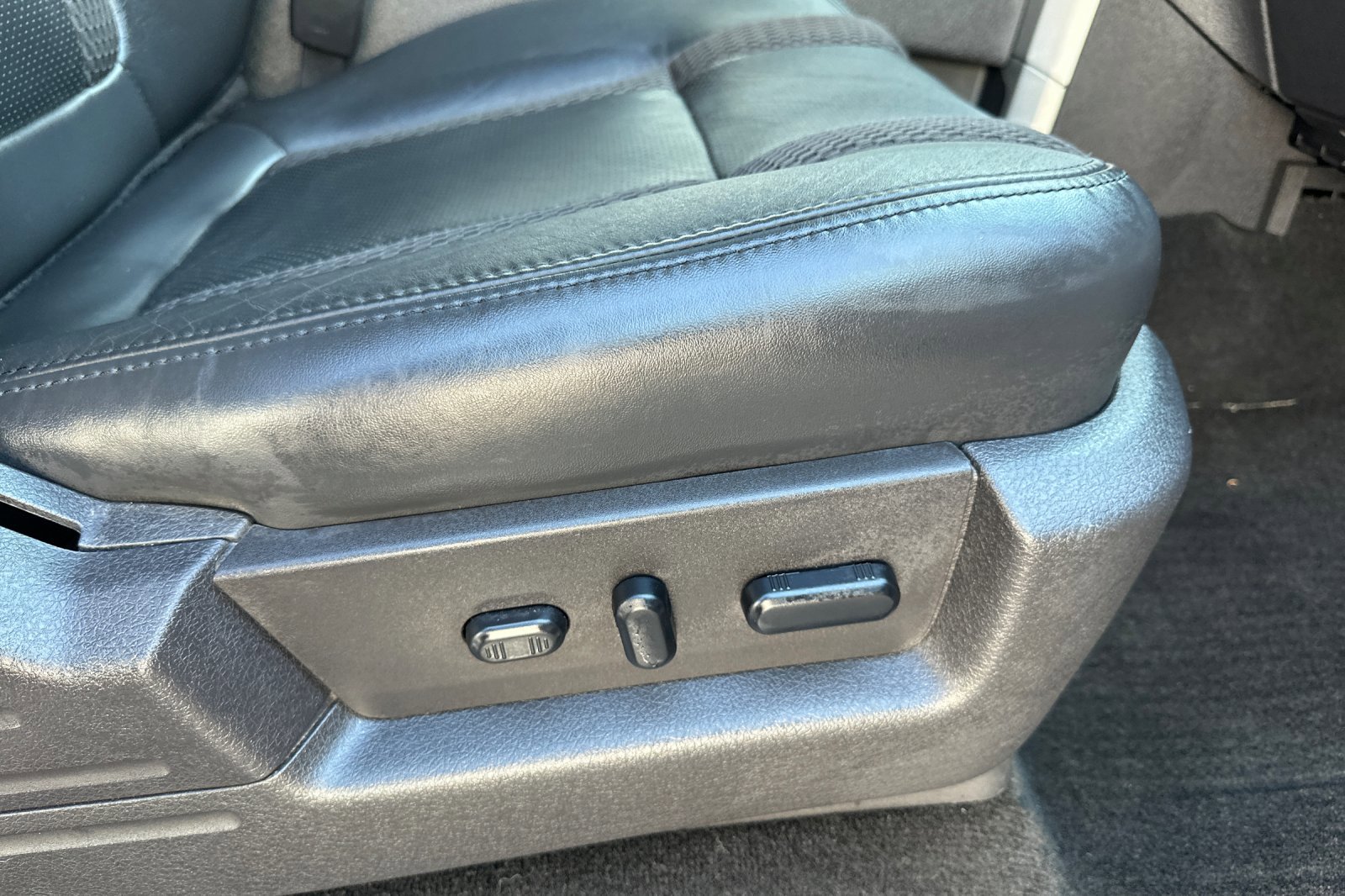 Used 2012 Ford F150 Raptor w/ Raptor Luxury Pkg image 22