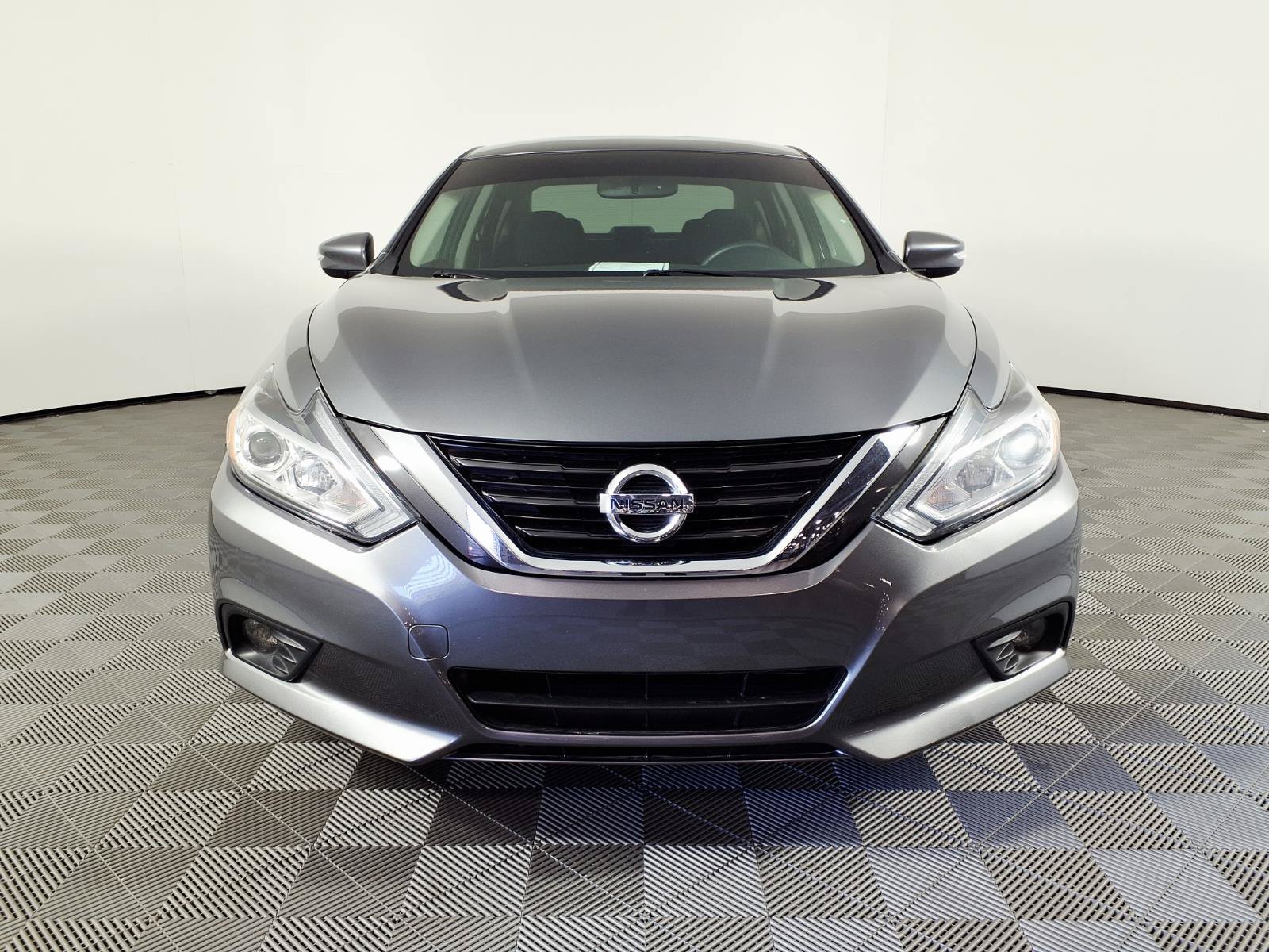 Used 2018 Nissan Altima 2.5 SV w/ 2.5 SV Technology Package FWD image 2
