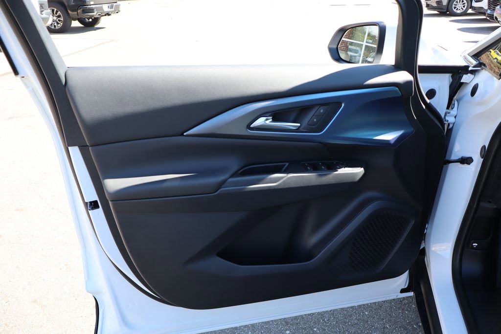 New 2026 Chevrolet Equinox EV LT image 9