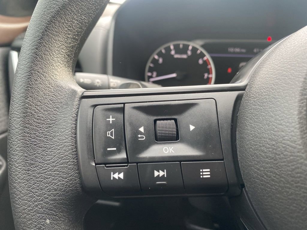 Used 2023 Nissan Rogue S image 16