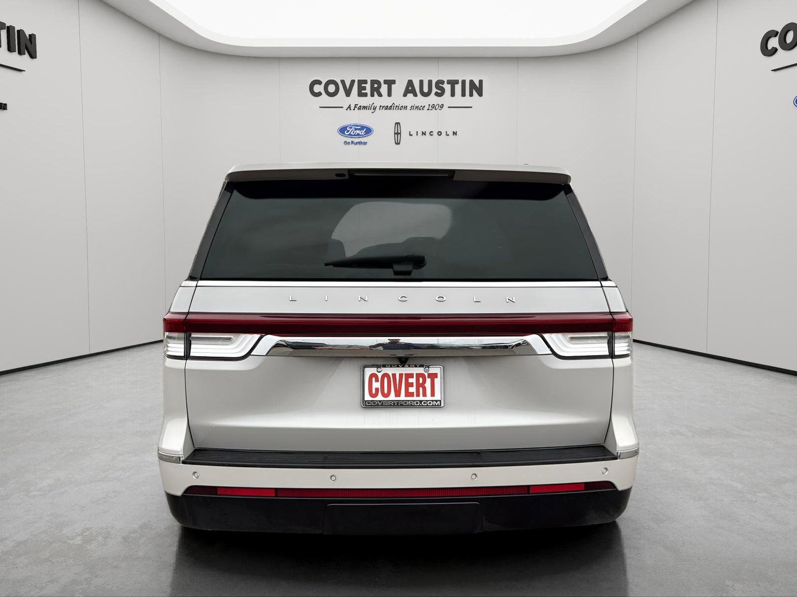 Certified 2024 Lincoln Navigator L Reserve image 4