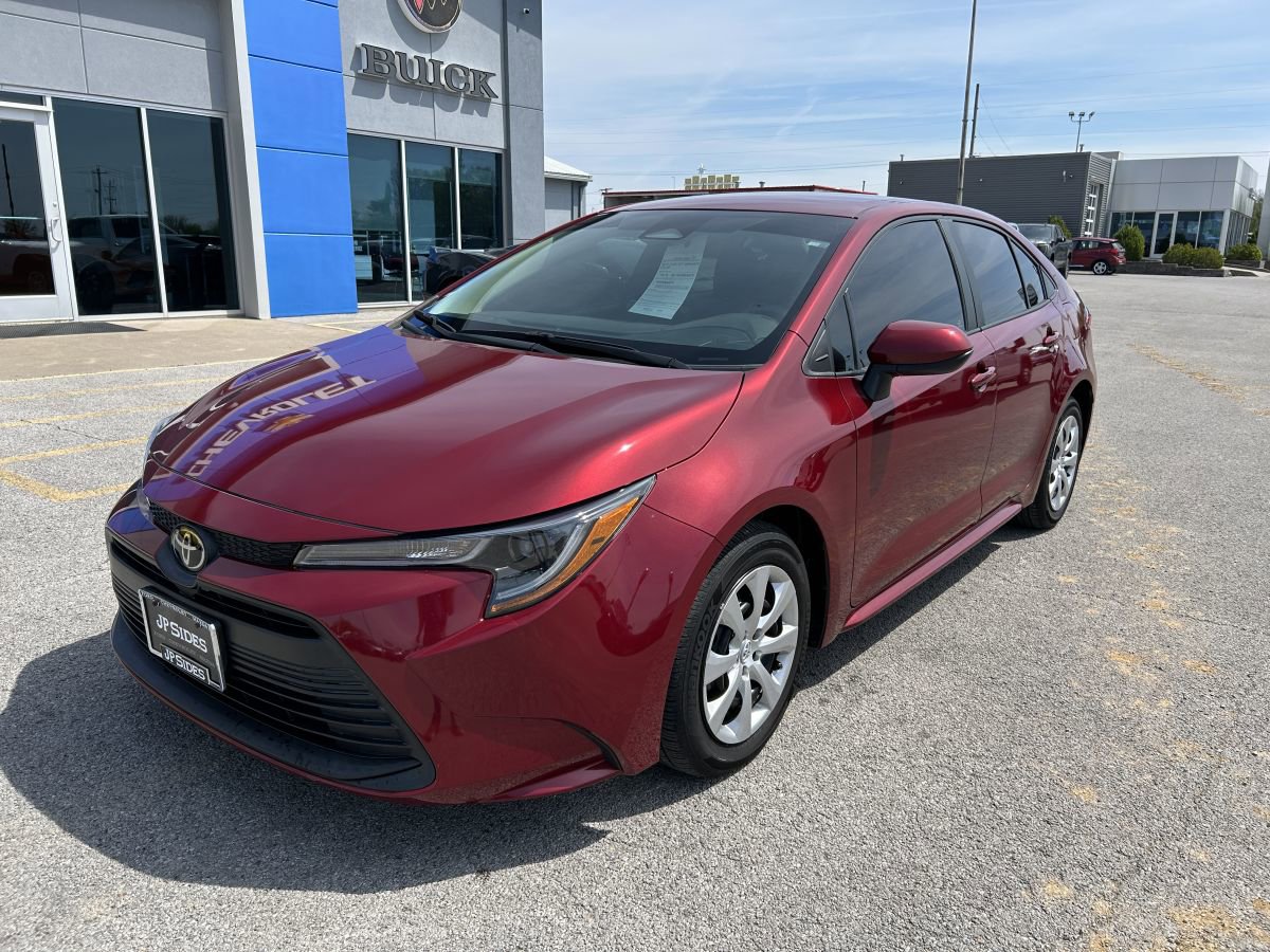 Used 2023 Toyota Corolla LE image 2