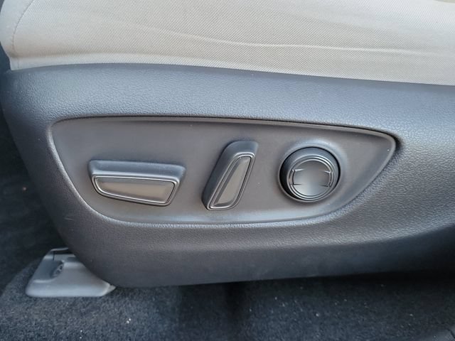 Used 2020 Toyota RAV4 XLE FWD image 23