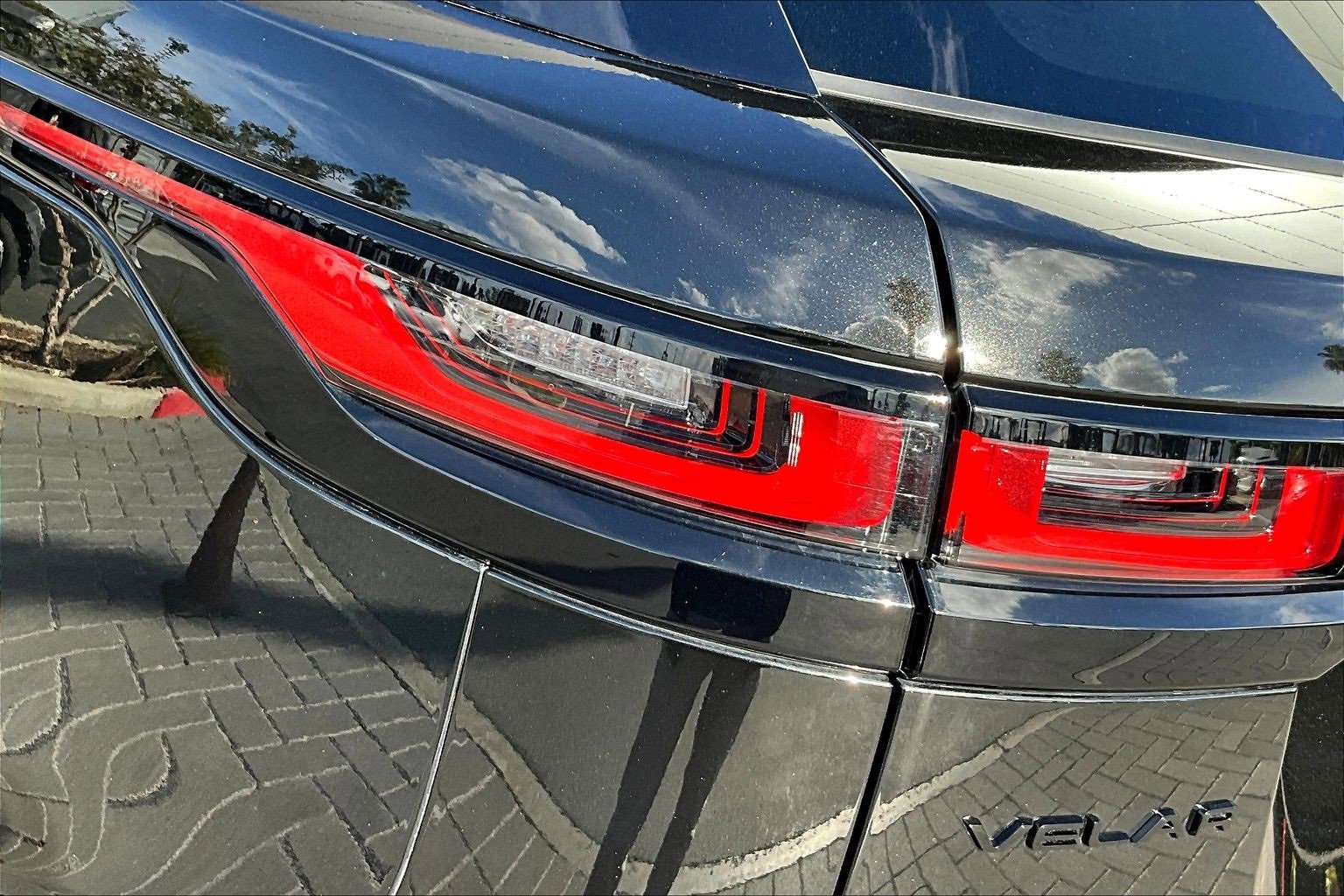 Used 2023 Land Rover Range Rover Velar R-Dynamic S image 29