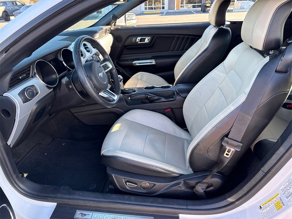 Used 2017 Ford Mustang Premium image 6