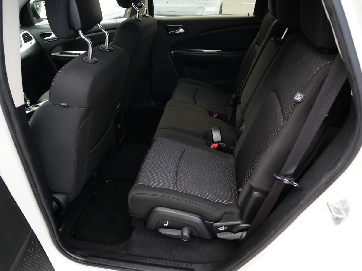 Used 2019 Dodge Journey SE w/ Connectivity Group FWD image 17