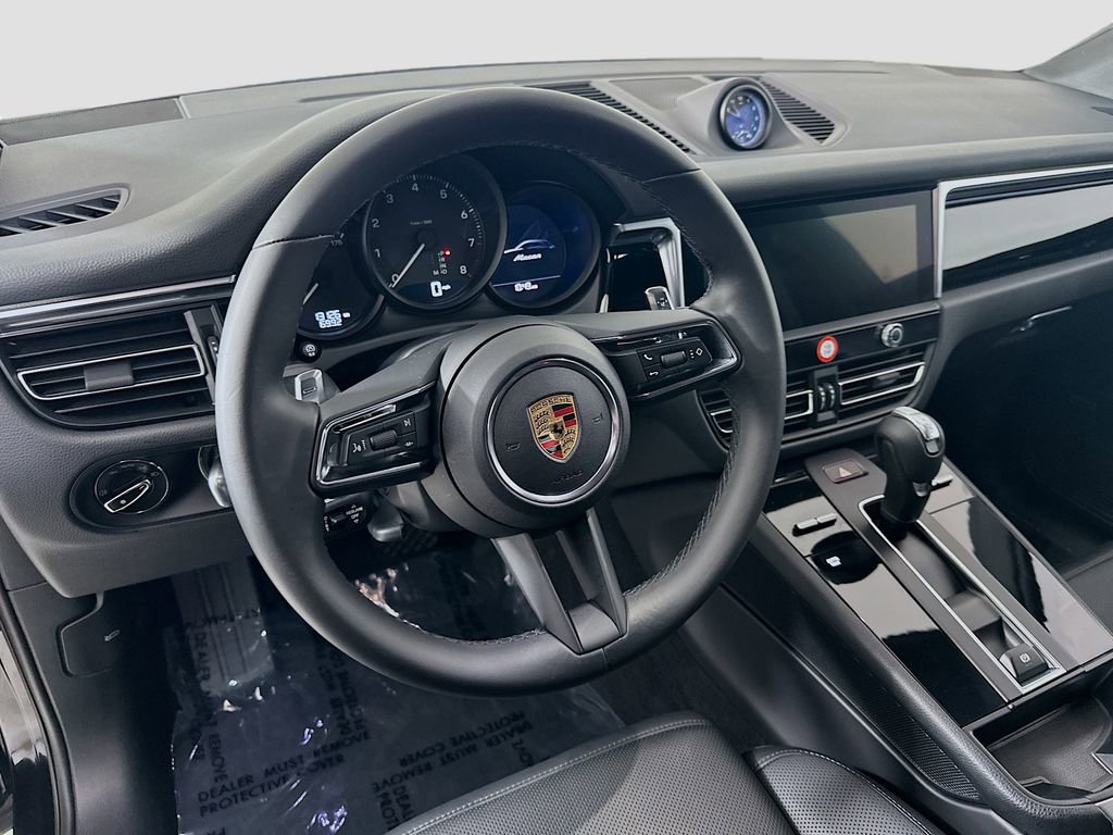 Certified 2024 Porsche Macan image 12