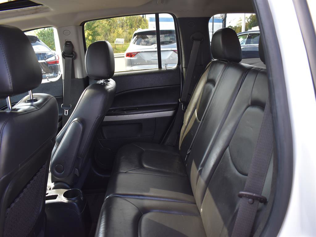 Used 2011 Chevrolet HHR LT image 12