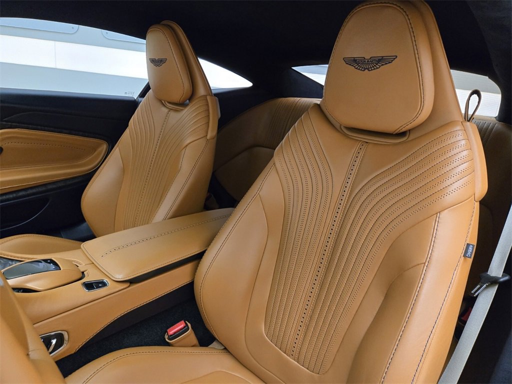 Used 2021 Aston Martin DB11 image 29