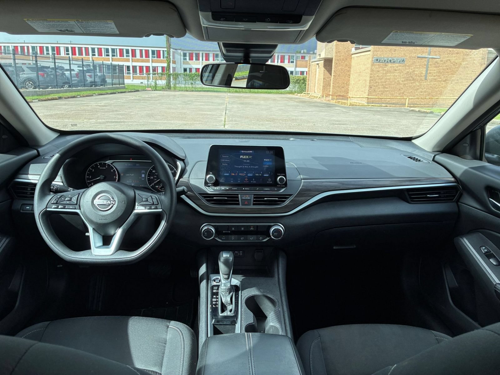 Used 2025 Nissan Altima 2.5 SV FWD image 32